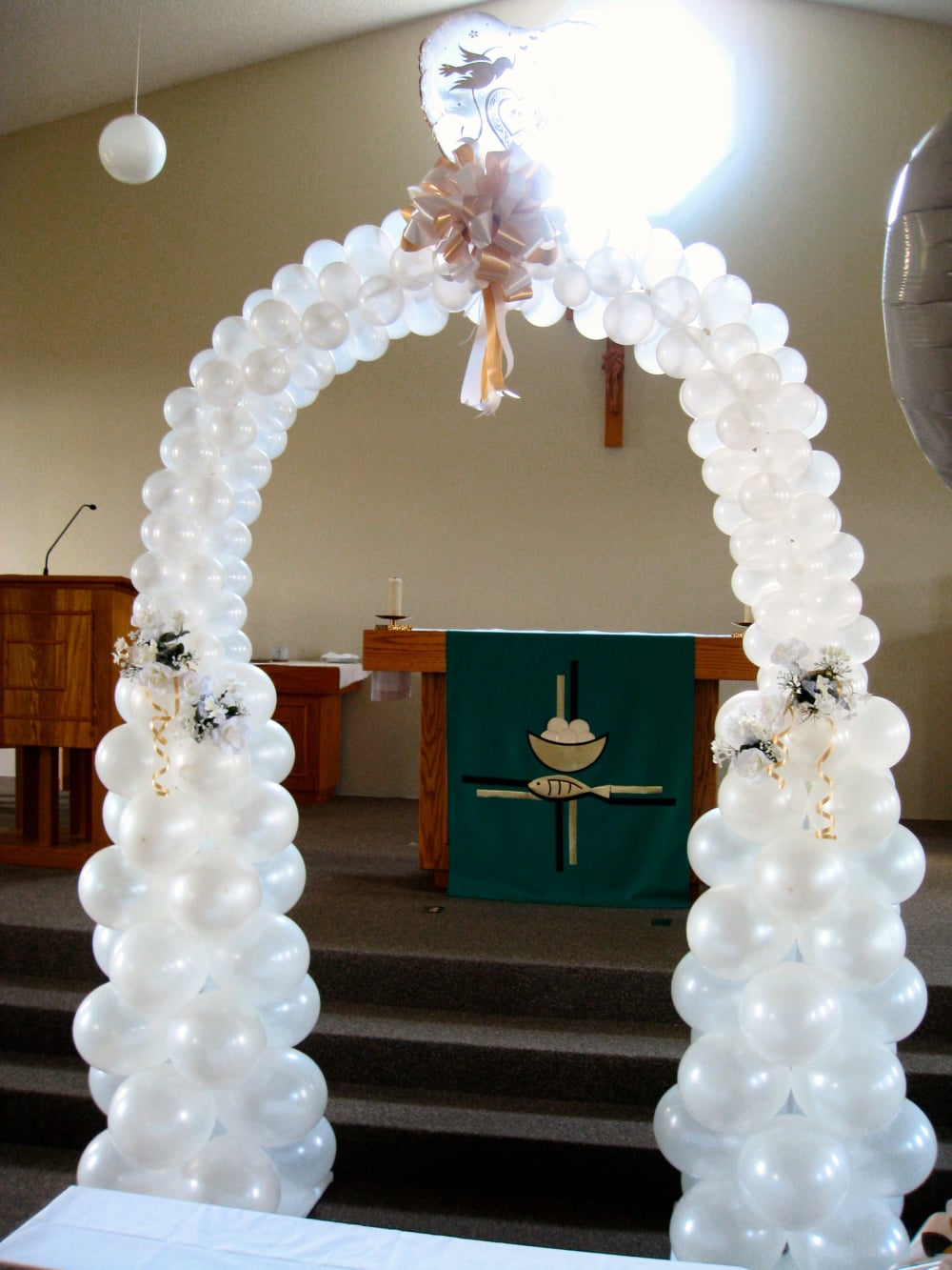 MJ's Events and Photo Booth Rentals - Balloon backdrop 2  - ransform your event with MJ's stunning balloon walls, columns, and decorations. Whether for a grand entrance or an eye-catching centerpiece, our vibrant designs add a fun and personalized touch to any celebration.